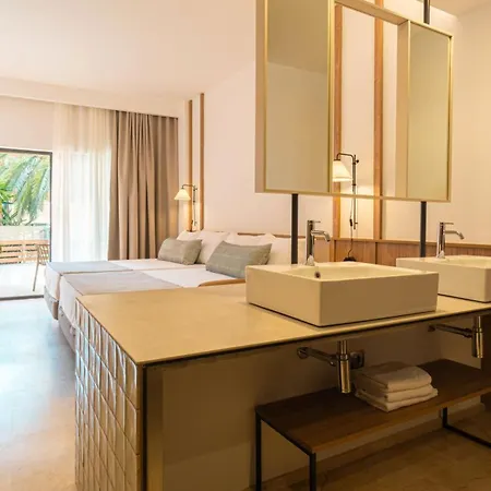 Ohtels Les Oliveres فندق 4*