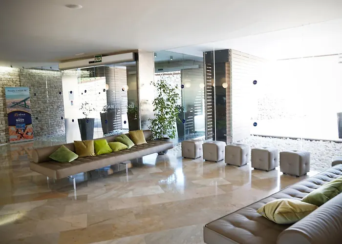 Ohtels Les Oliveres فندق 4*