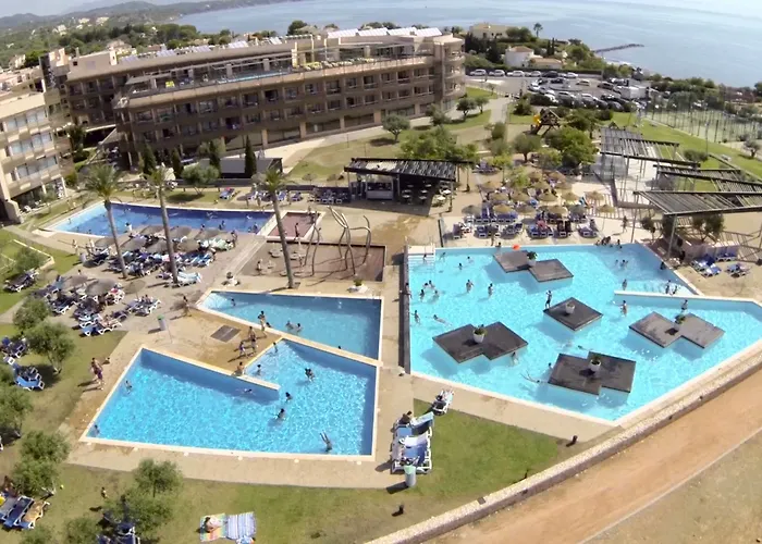 Ohtels Les Oliveres فندق