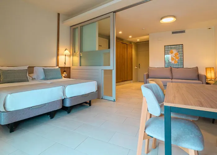Ohtels Les Oliveres فندق